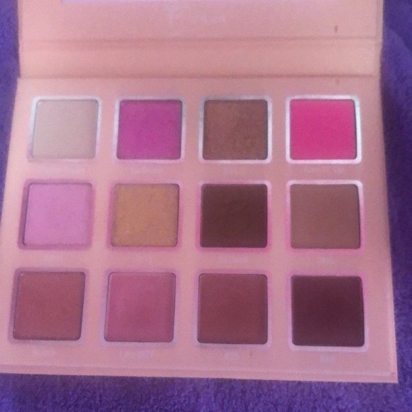 Make up palette. Never used. Only for swatches. - Picture 2 of 2